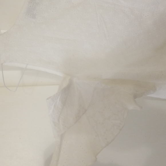 Textile Elizabeth James Eyelet Peplum White Top size 2x NWOT - Picture 6 of 11